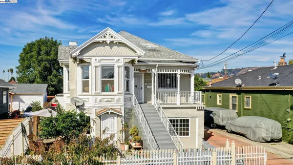 $949,950 | 1725 96th Avenue, Oakland, CA 94603