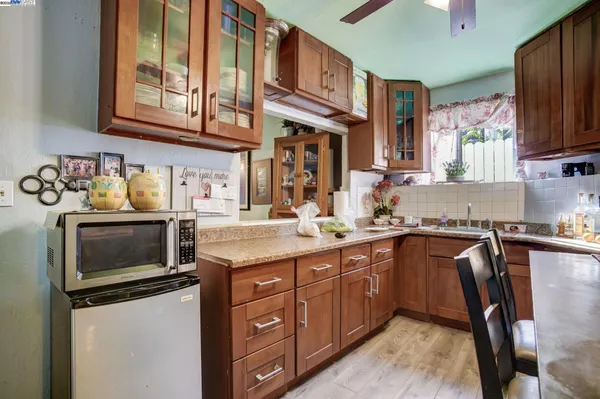 $949,950 | 1725 96th Avenue, Oakland, CA 94603