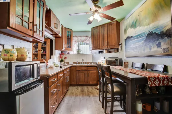 $949,950 | 1725 96th Avenue, Oakland, CA 94603