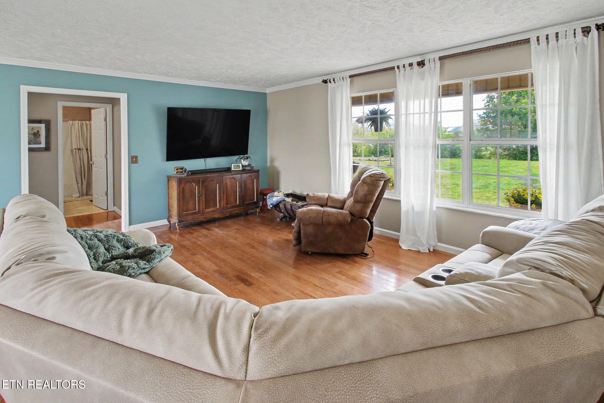 3909 Tuckaleechee Pike Maryville, TN 37804 - Photo 19 of 41 Living Rm