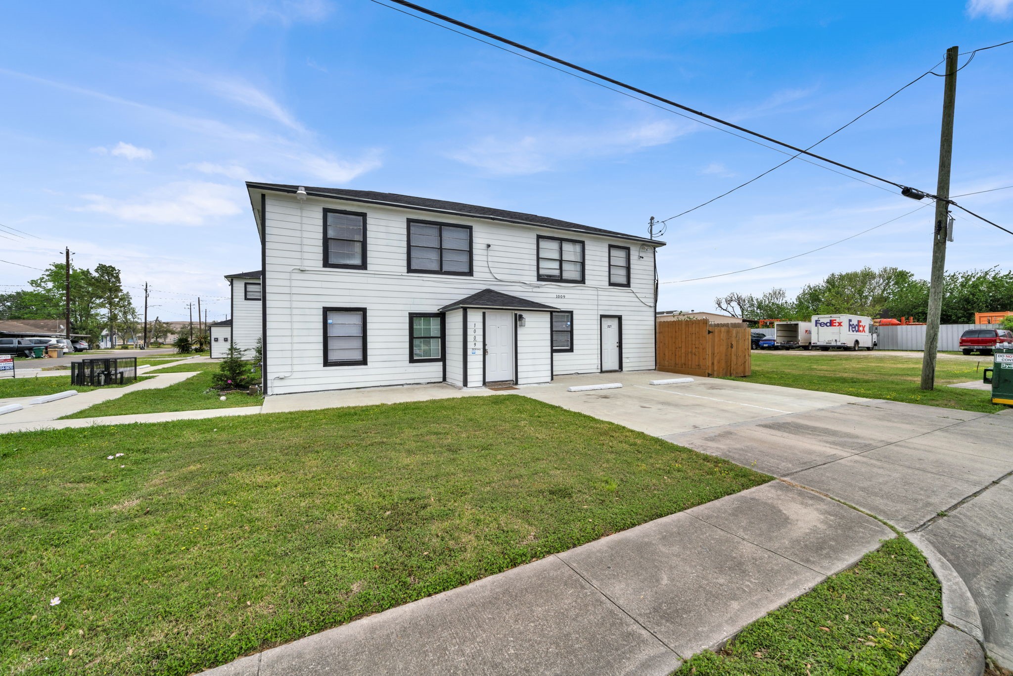 904 Beverly Avenue, Unit 6 Pasadena, TX 77506 - Photo 32 of 32 a house view with a garden space