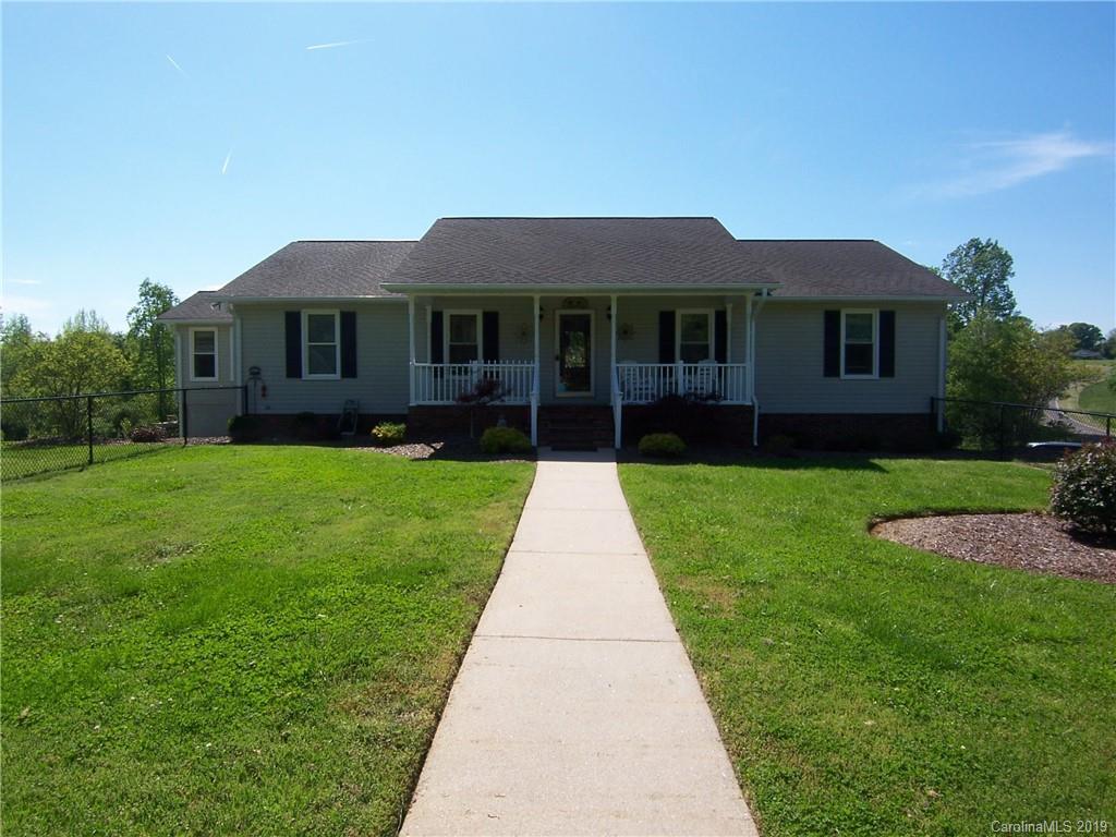 124 Laren Road Shelby, NC 28152 - Photo 3 of 30 a front view of a house with garden