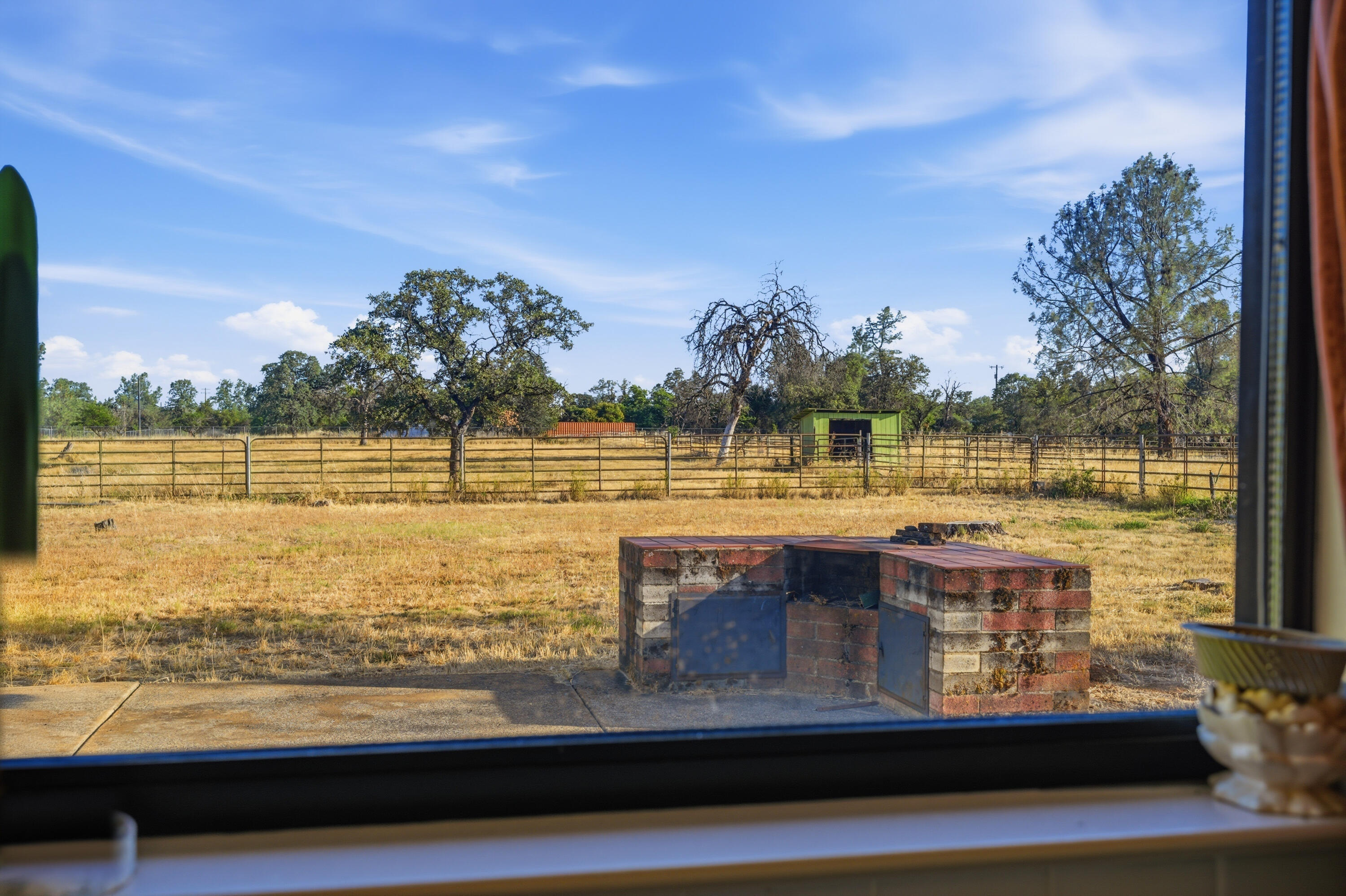 21241 Boyle Road Redding, CA 96003 - Photo 20 of 61 views out back