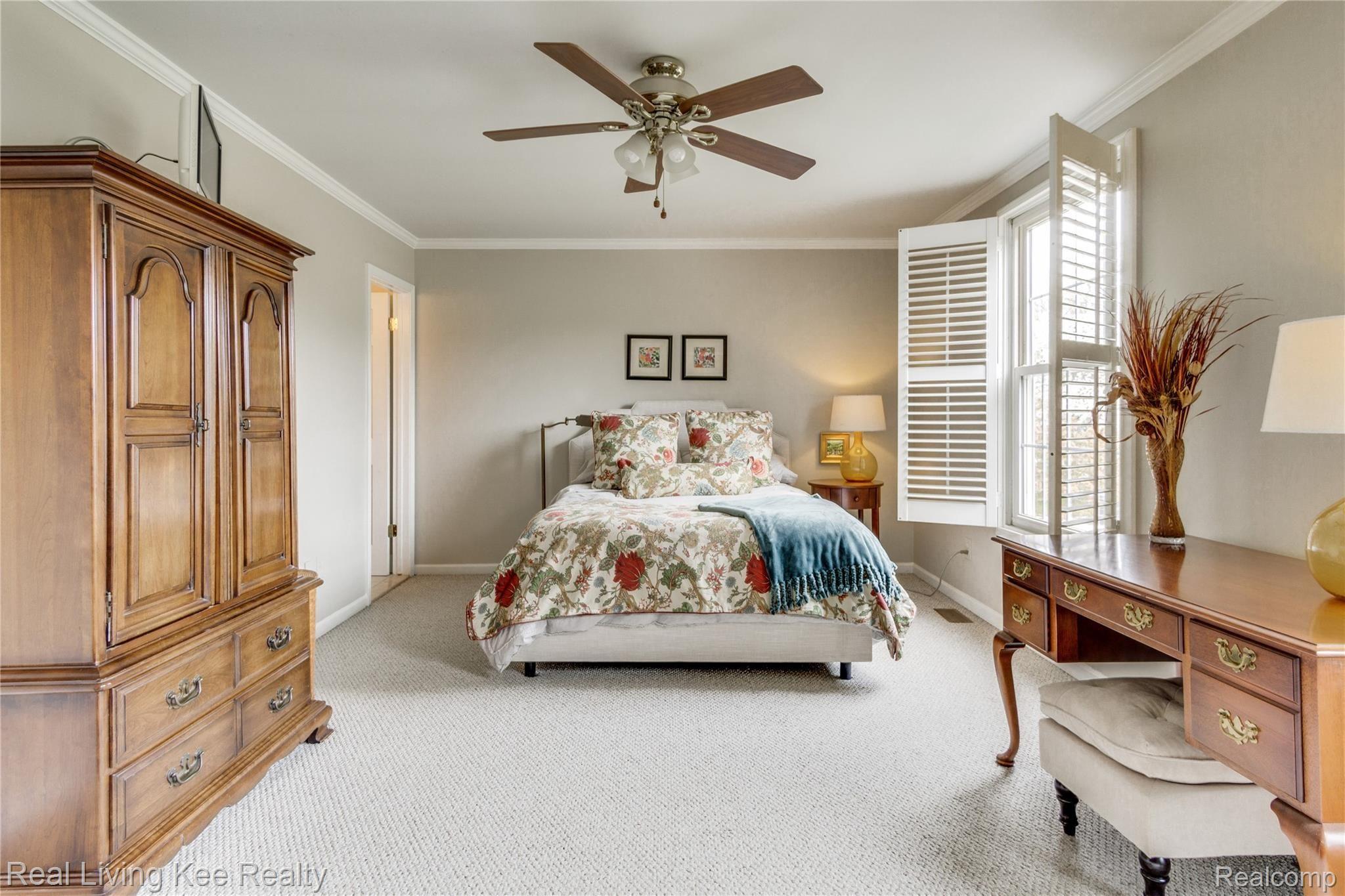 1410 Crescent Lane Rochester, MI 48306 - Photo 19 of 36 Large, Bright Room with En-Suite