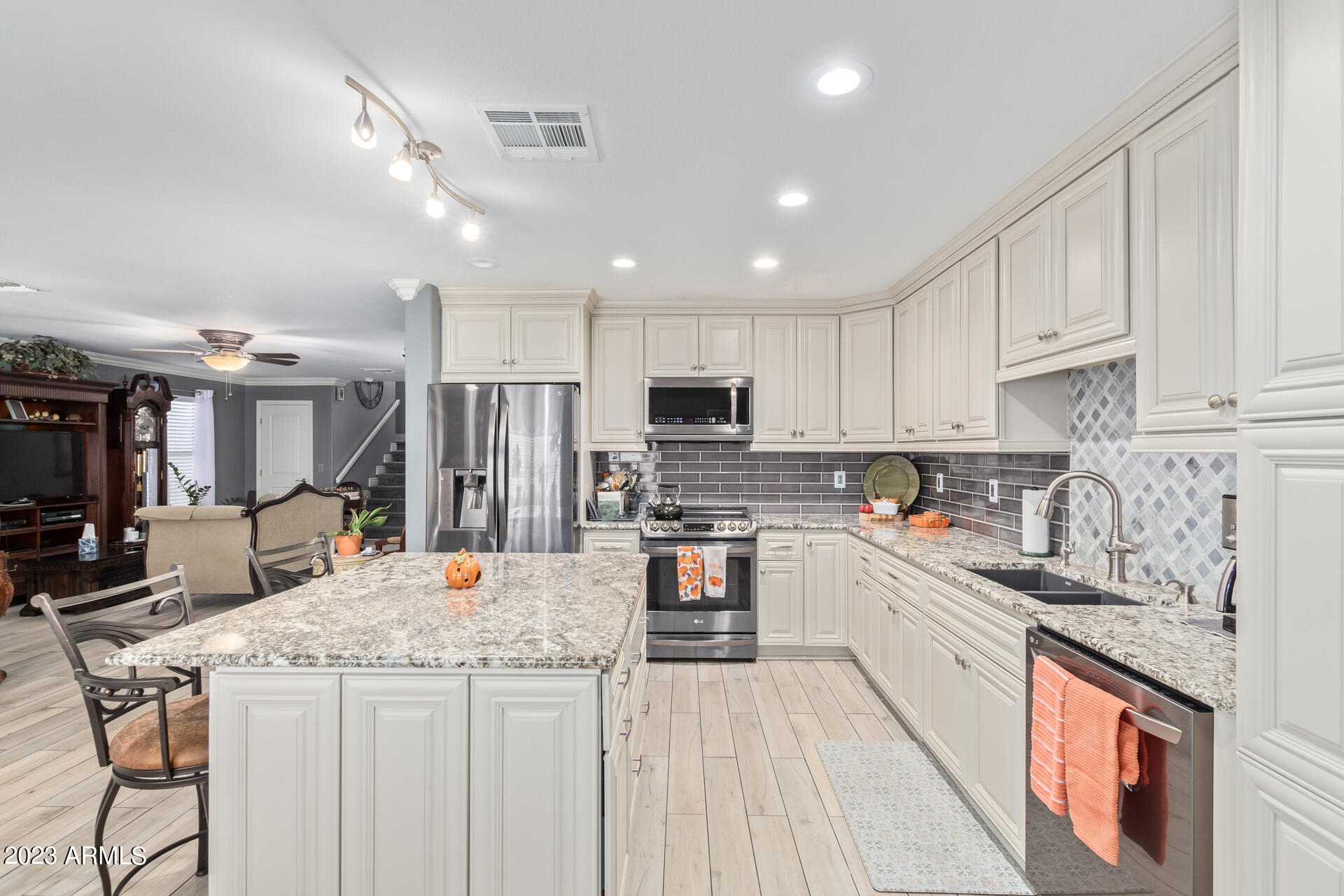 3318 South Chaparral Road Apache Junction, AZ 85119 - Photo 9 of 17 13 - Chaparral