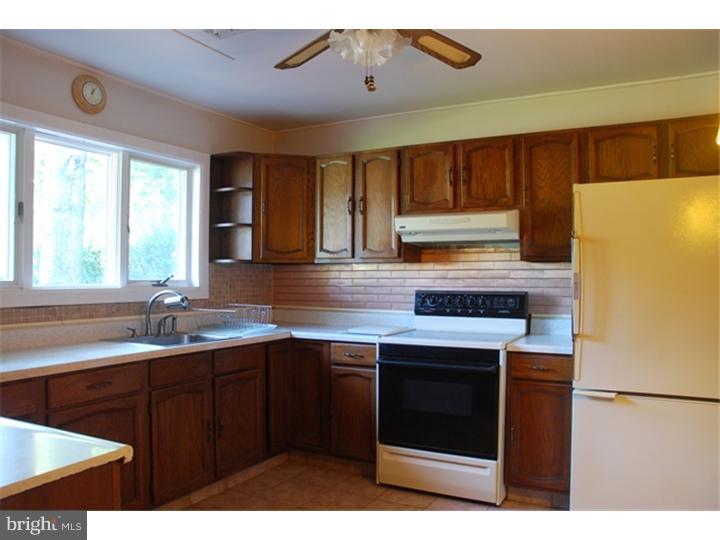 25 Oldbrook Road Levittown, PA 19057 - Photo 2 of 17