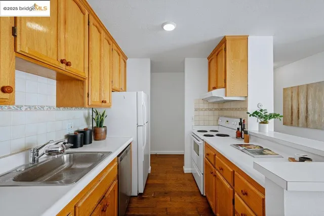 $325,000 | 250 Whitmore Street, Unit 205, Oakland, CA 94611