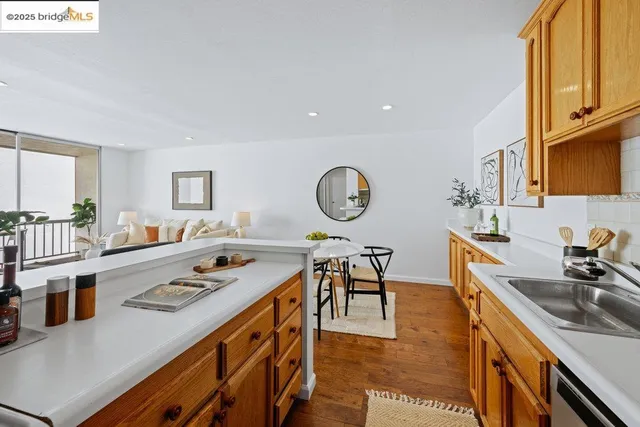 $325,000 | 250 Whitmore Street, Unit 205, Oakland, CA 94611