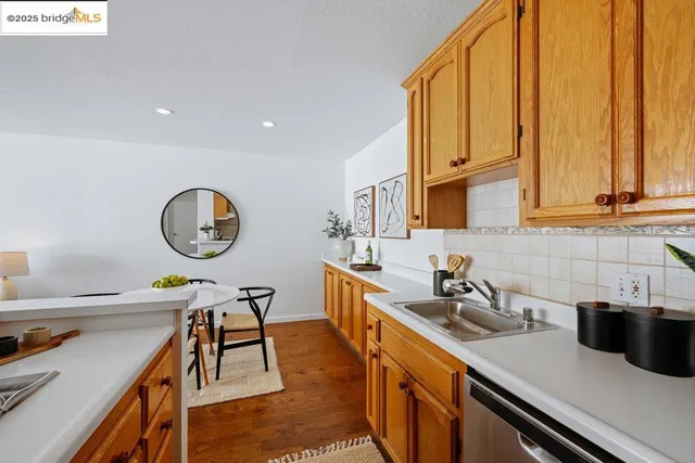 $325,000 | 250 Whitmore Street, Unit 205, Oakland, CA 94611