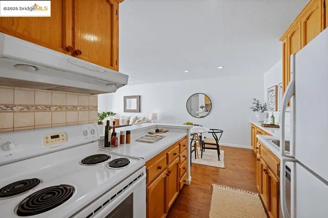 $325,000 | 250 Whitmore Street, Unit 205, Oakland, CA 94611