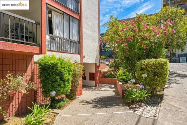 $325,000 | 250 Whitmore Street, Unit 205, Oakland, CA 94611