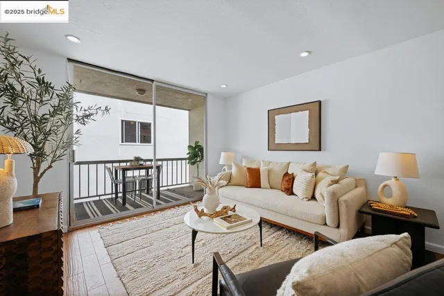 $325,000 | 250 Whitmore Street, Unit 205, Oakland, CA 94611