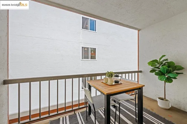 $325,000 | 250 Whitmore Street, Unit 205, Oakland, CA 94611