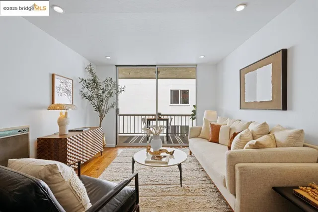 $325,000 | 250 Whitmore Street, Unit 205, Oakland, CA 94611