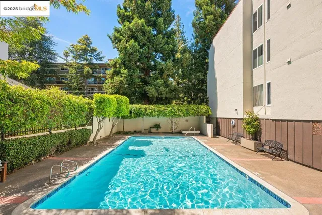 $325,000 | 250 Whitmore Street, Unit 205, Oakland, CA 94611