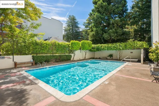 $325,000 | 250 Whitmore Street, Unit 205, Oakland, CA 94611