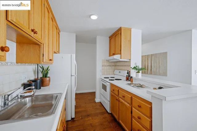$325,000 | 250 Whitmore Street, Unit 205, Oakland, CA 94611