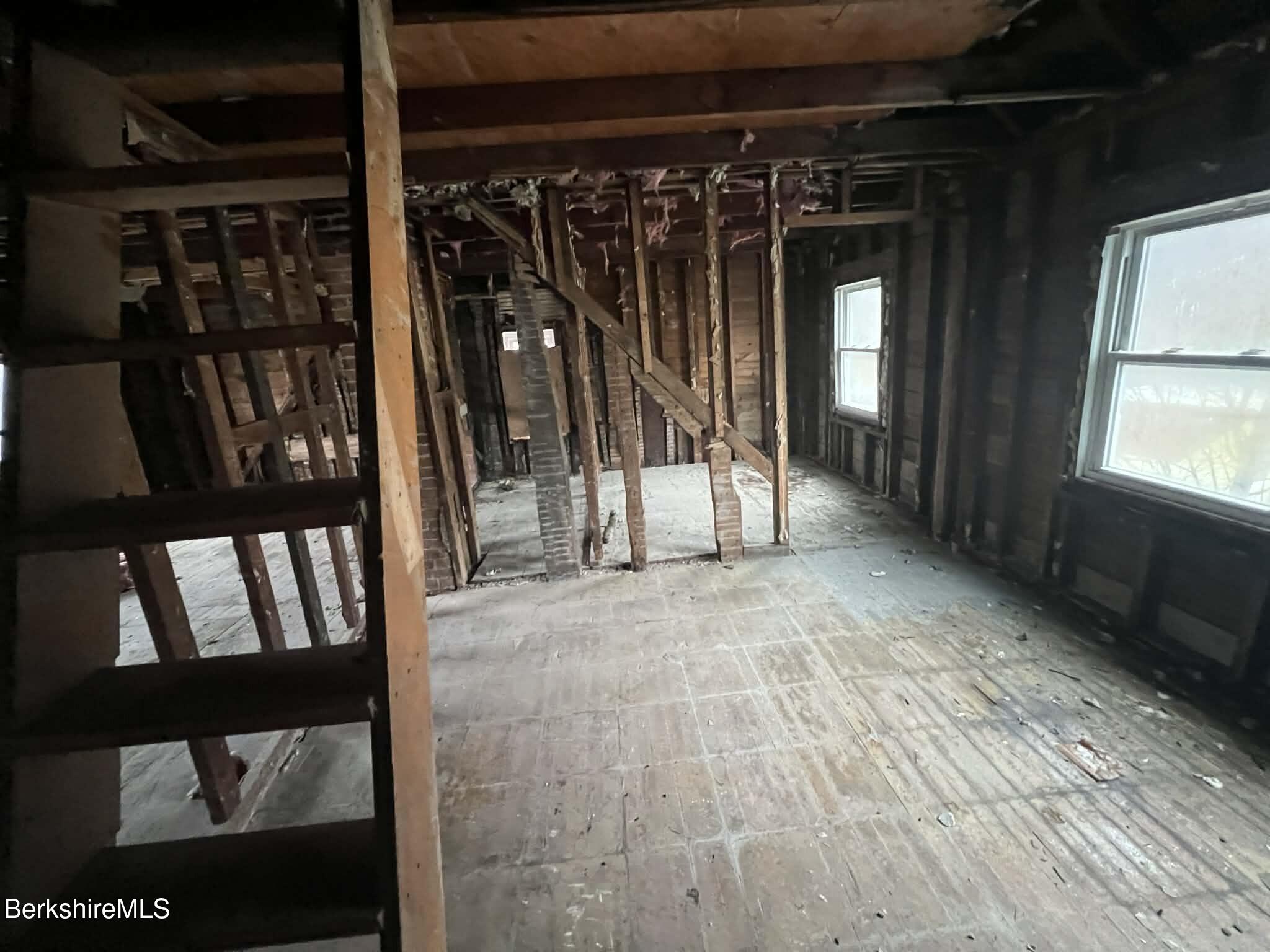 71 Center Street Pittsfield, MA 01201 - Photo 12 of 15 3135c317-522d-4d28-95da-7ca43d447718