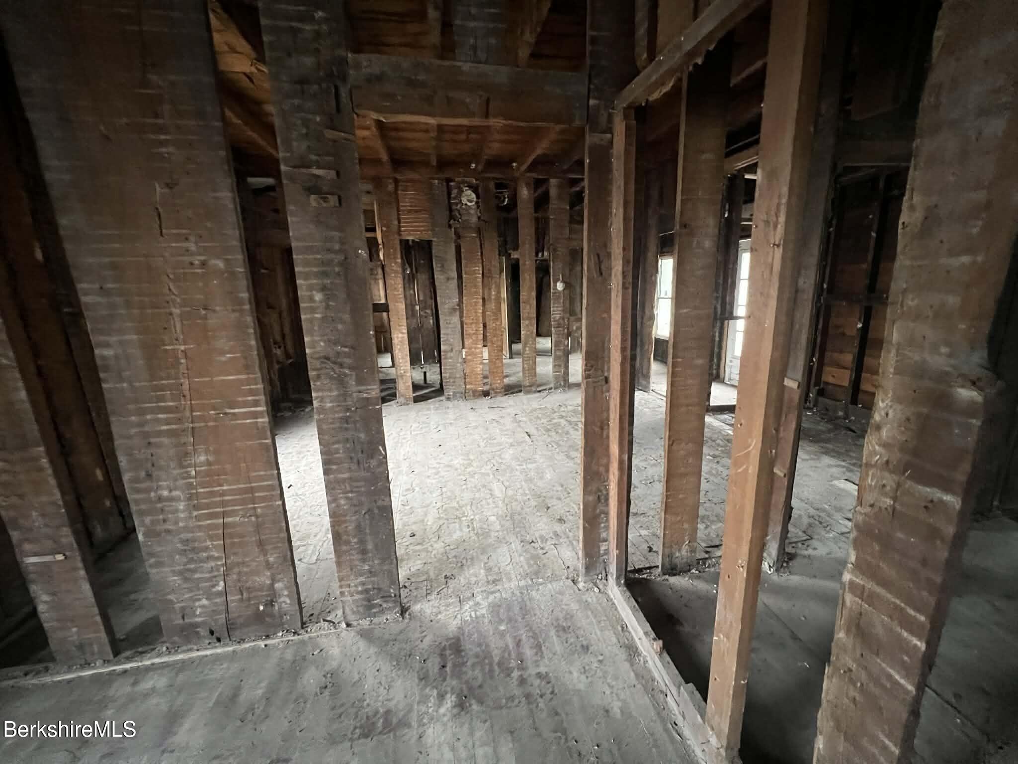 71 Center Street Pittsfield, MA 01201 - Photo 13 of 15 b129a3a6-69c0-41e4-a942-9a96c0751f86