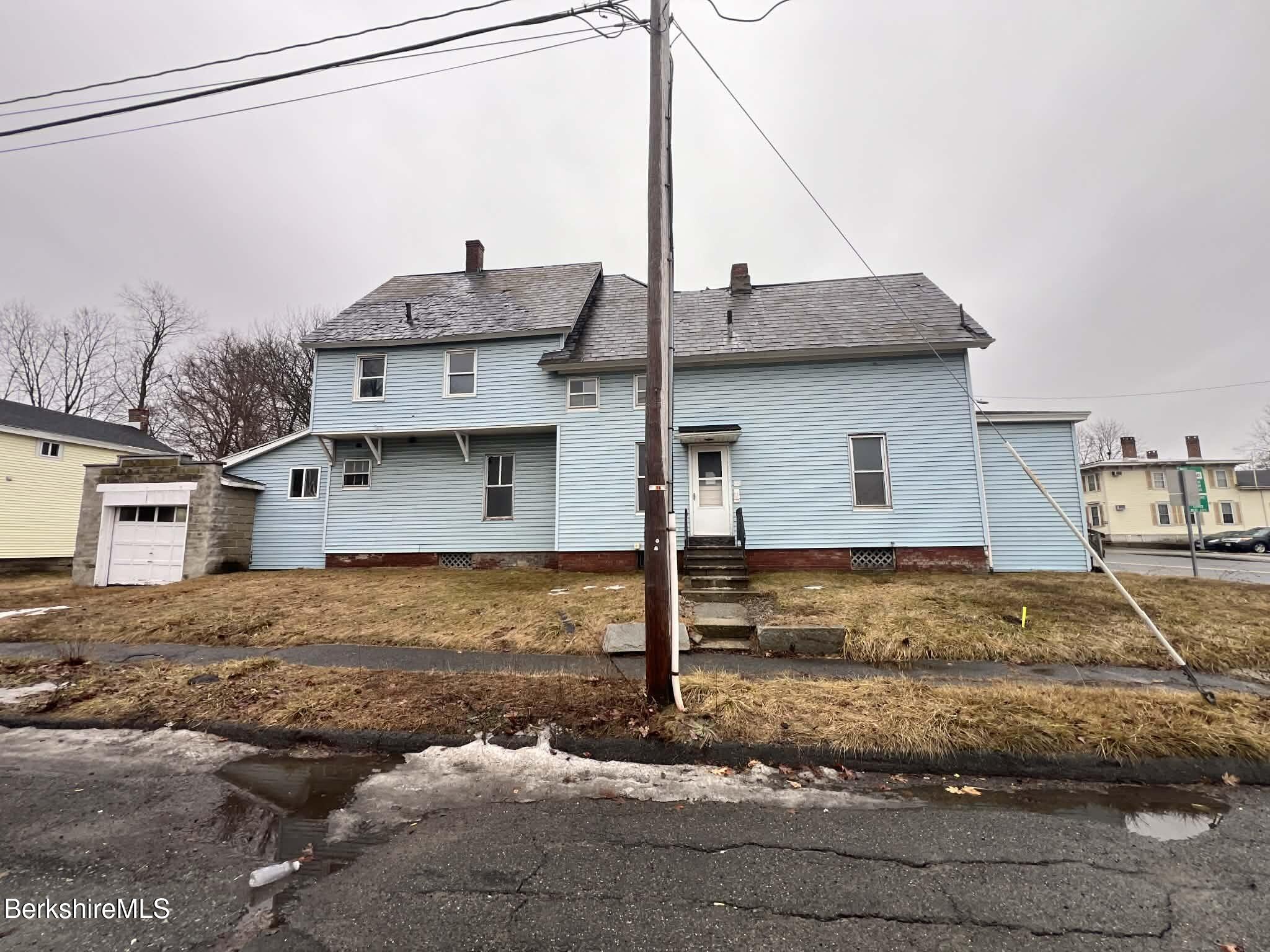 71 Center Street Pittsfield, MA 01201 - Photo 2 of 15 3462a350-36f3-408f-aae9-e5d6fc3d3eda