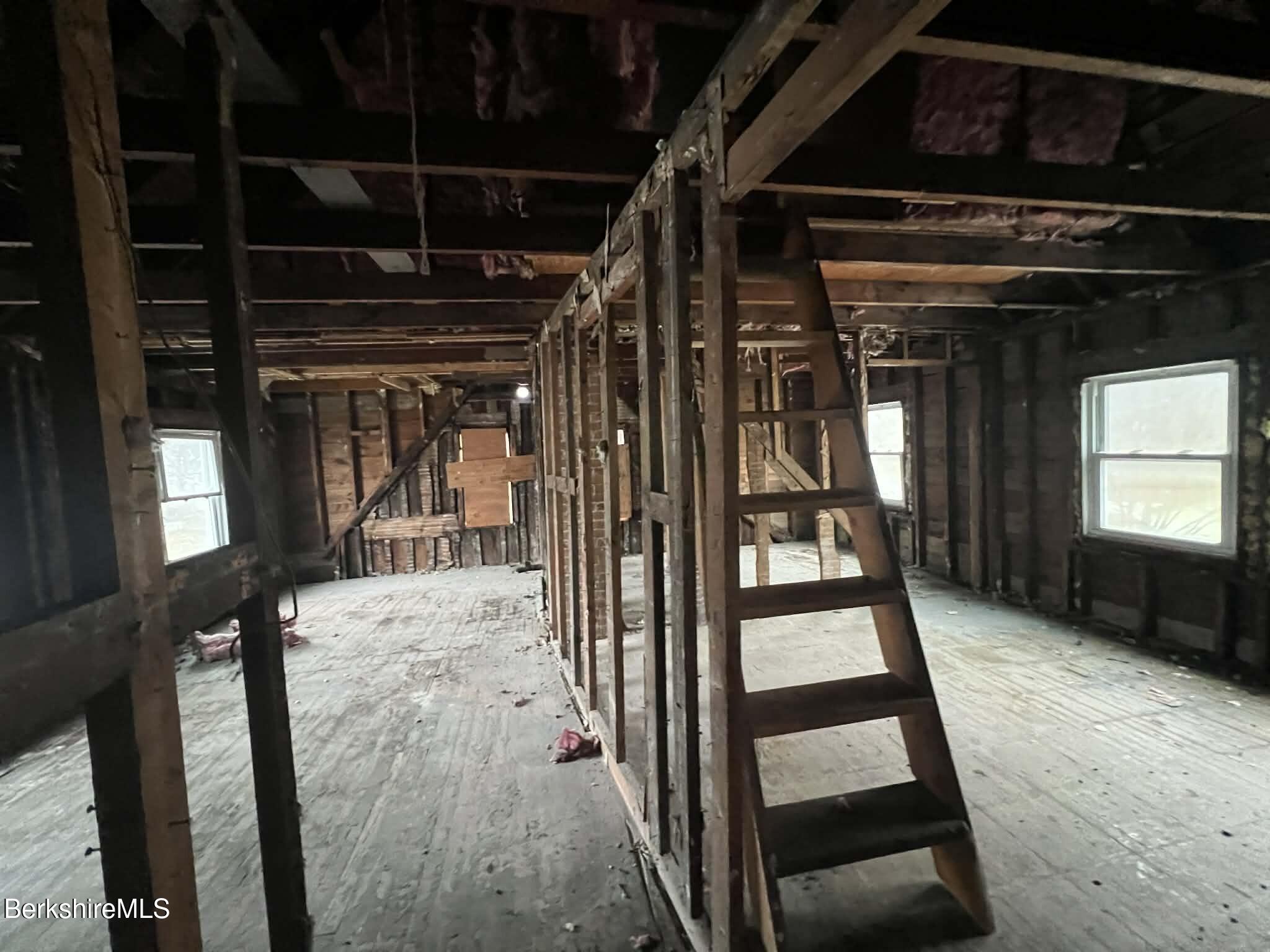 71 Center Street Pittsfield, MA 01201 - Photo 6 of 15 4a85b186-2e65-4b80-889c-6a6a4495ebf5