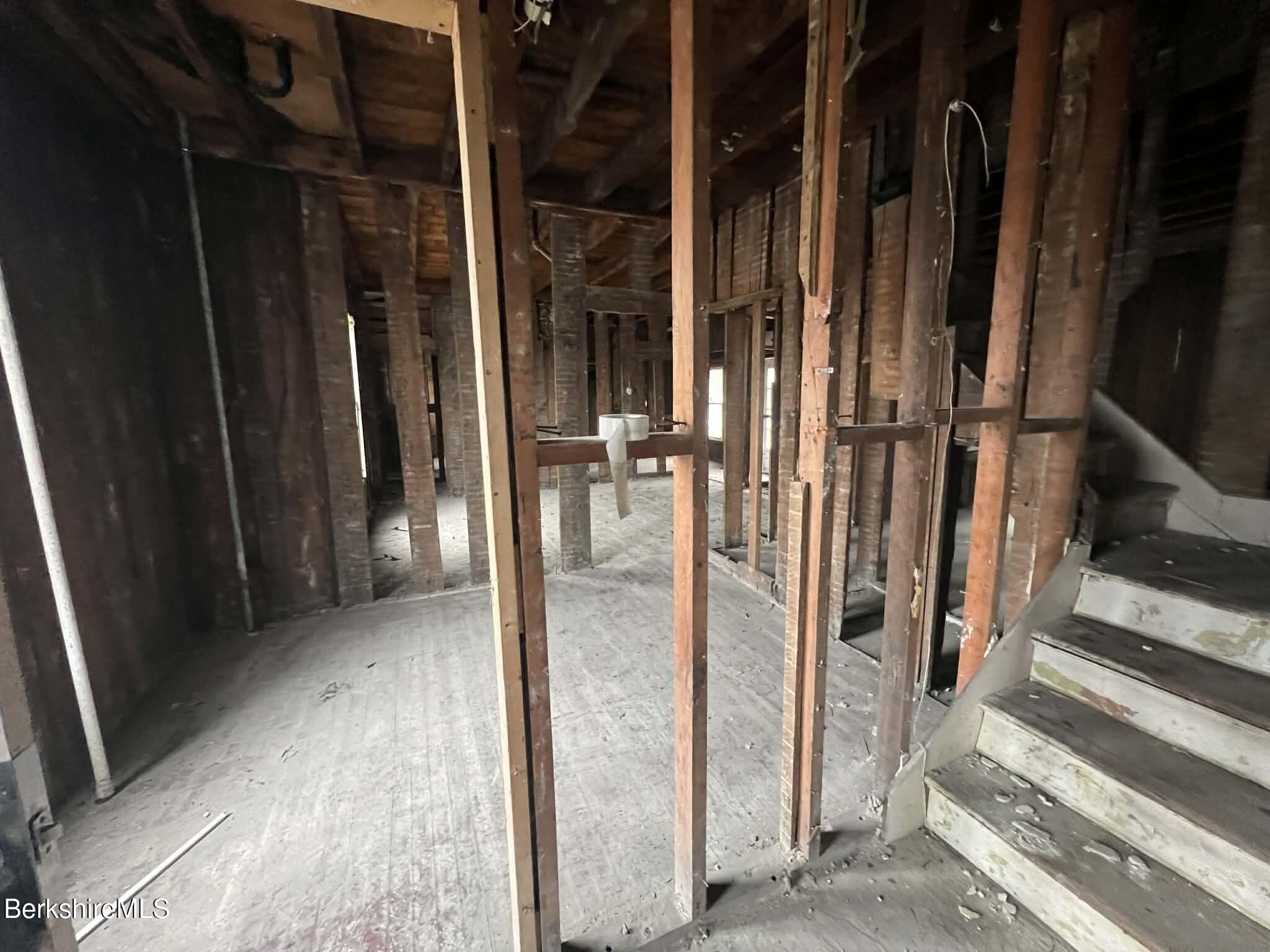 71 Center Street Pittsfield, MA 01201 - Photo 8 of 15 7b53c2c5-a903-42c5-b562-7baa682f8f55