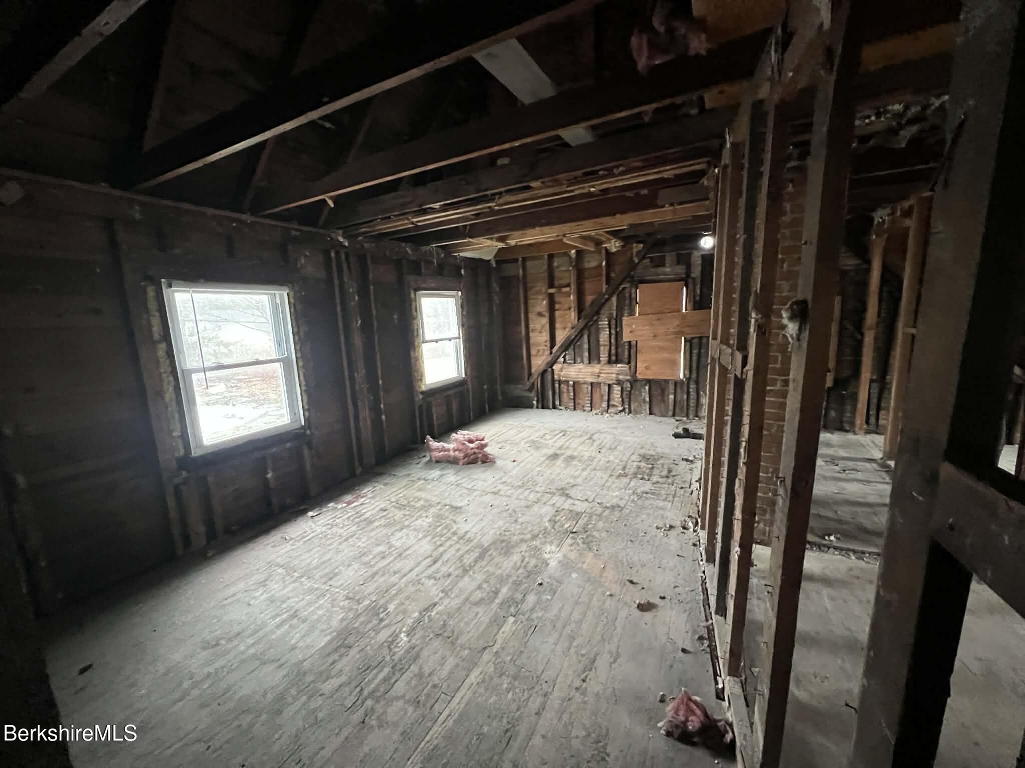 71 Center Street Pittsfield, MA 01201 - Photo 9 of 15 8ed6c20b-cda5-4638-8ce6-ced974b936bd