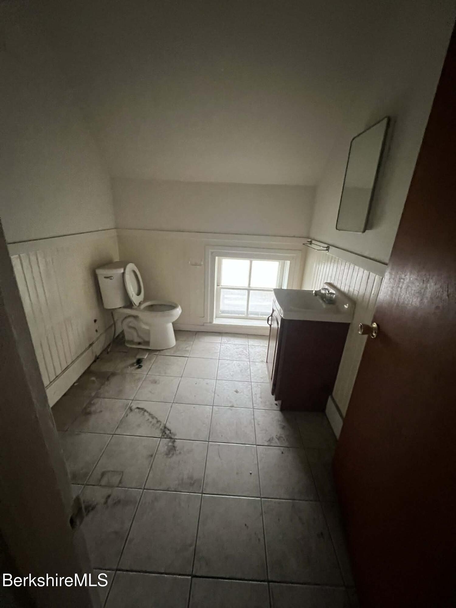 71 Center Street Pittsfield, MA 01201 - Photo 10 of 15 9acad68b-410b-454a-9a0a-67c95d1edfd8