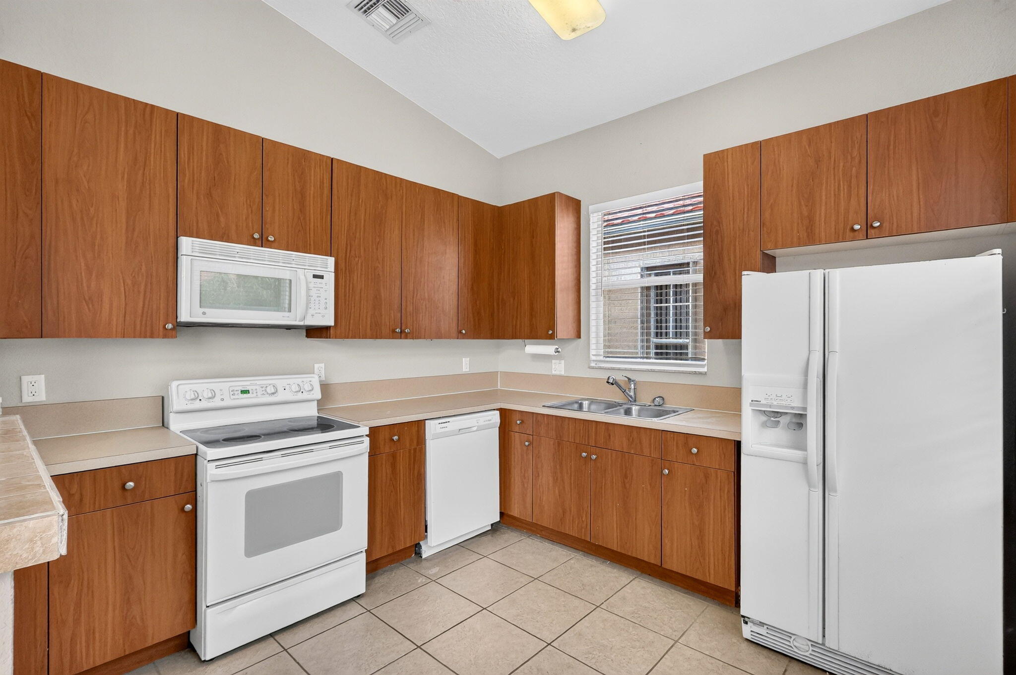 6305 Spring Lake Terrace Fort Pierce, FL 34951 - Photo 11 of 32 11-web-or-mls-7R7A2176