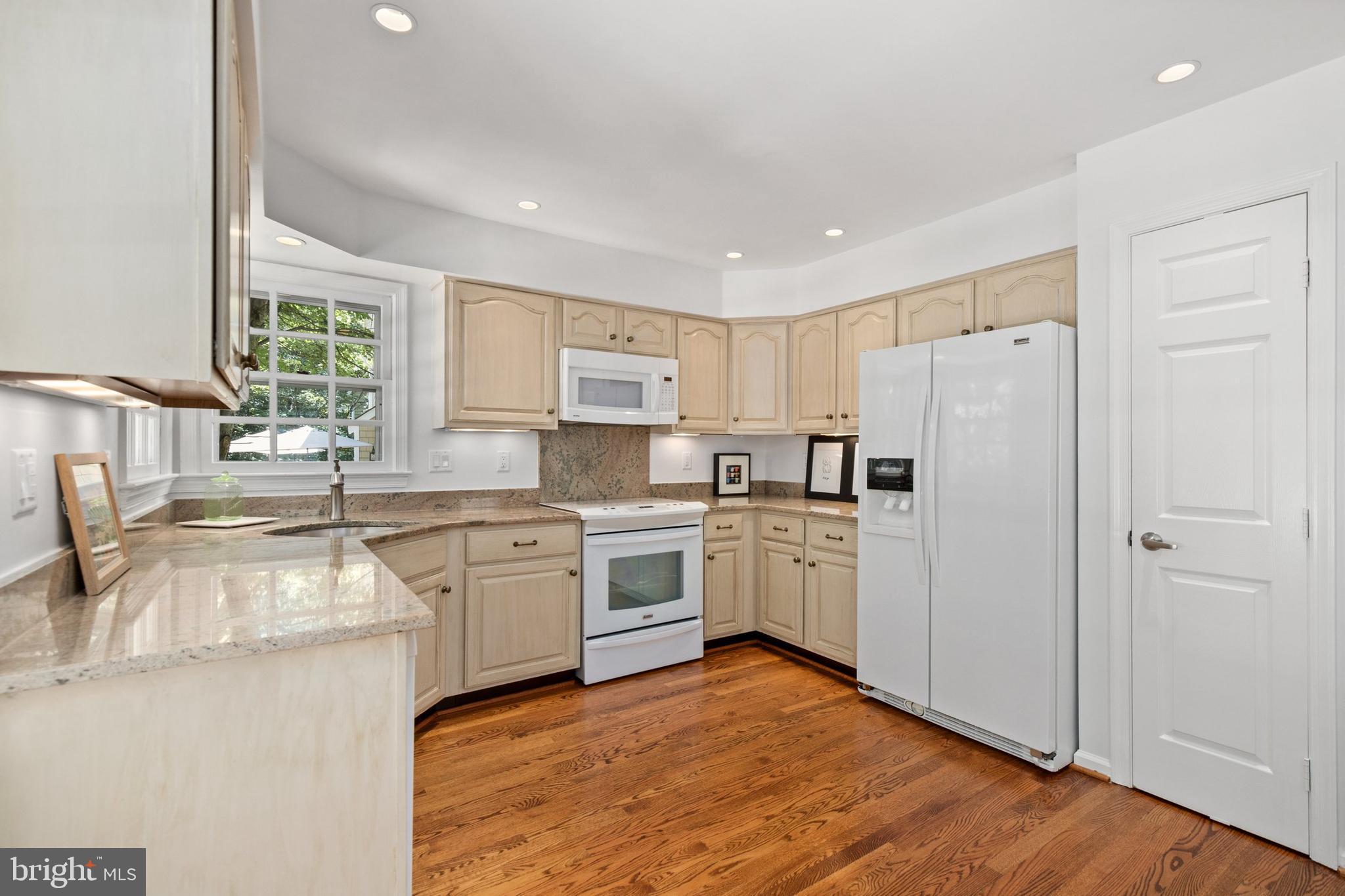 1250 Lamplighter Way Reston, VA 20194 - Photo 11 of 30