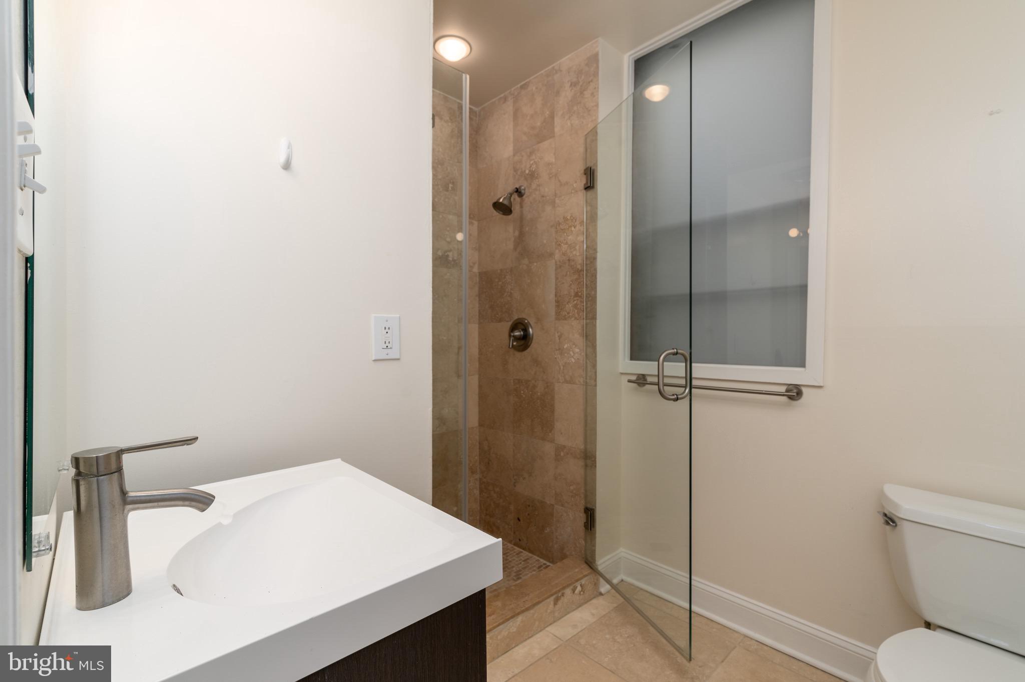 1827 S Street Northwest Washington, DC 20009 - Photo 14 of 50 Full bathroom