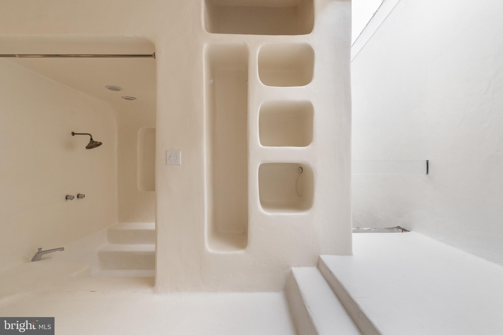 1827 S Street Northwest Washington, DC 20009 - Photo 29 of 50 Full bathroom