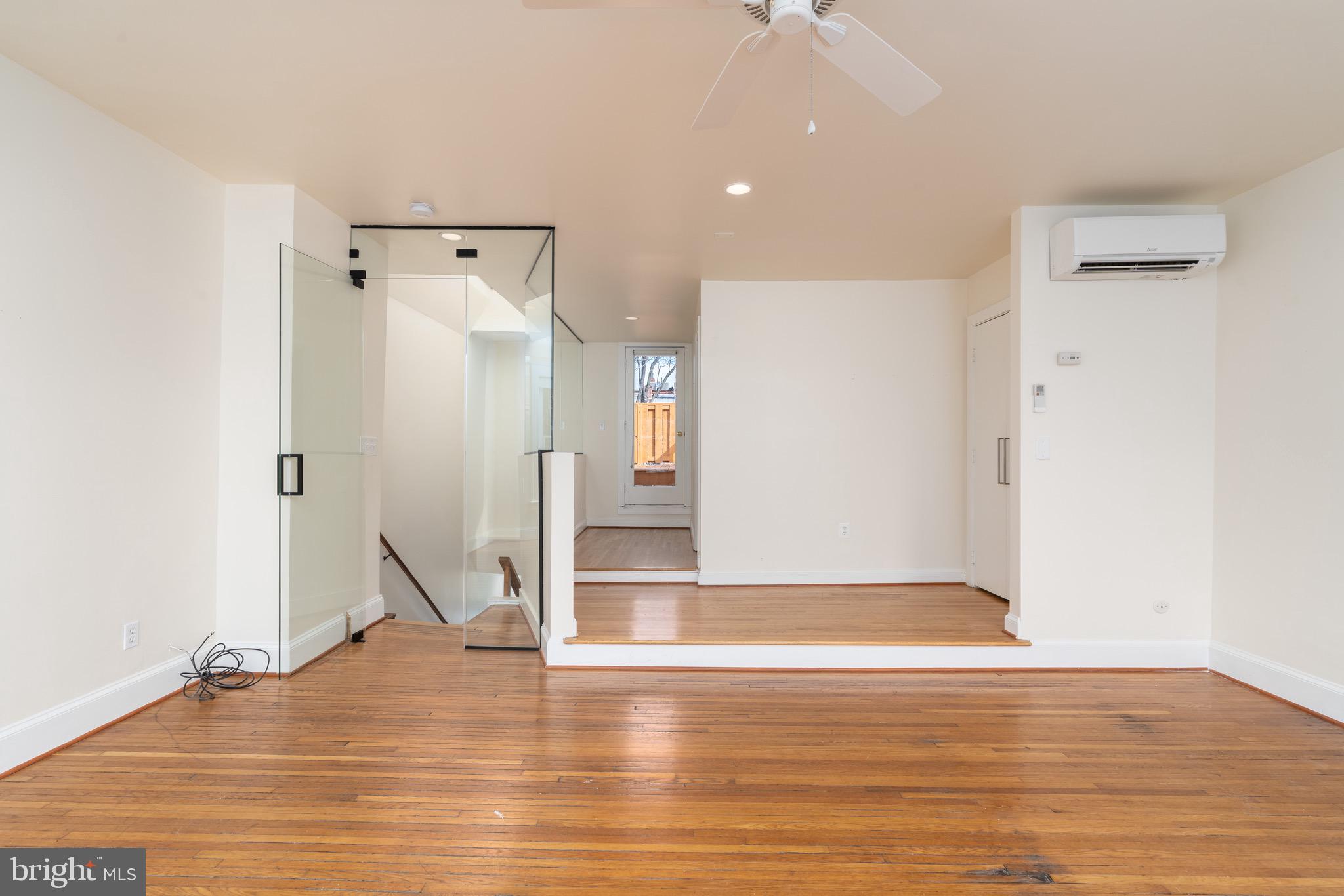 1827 S Street Northwest Washington, DC 20009 - Photo 34 of 50 Primary suite