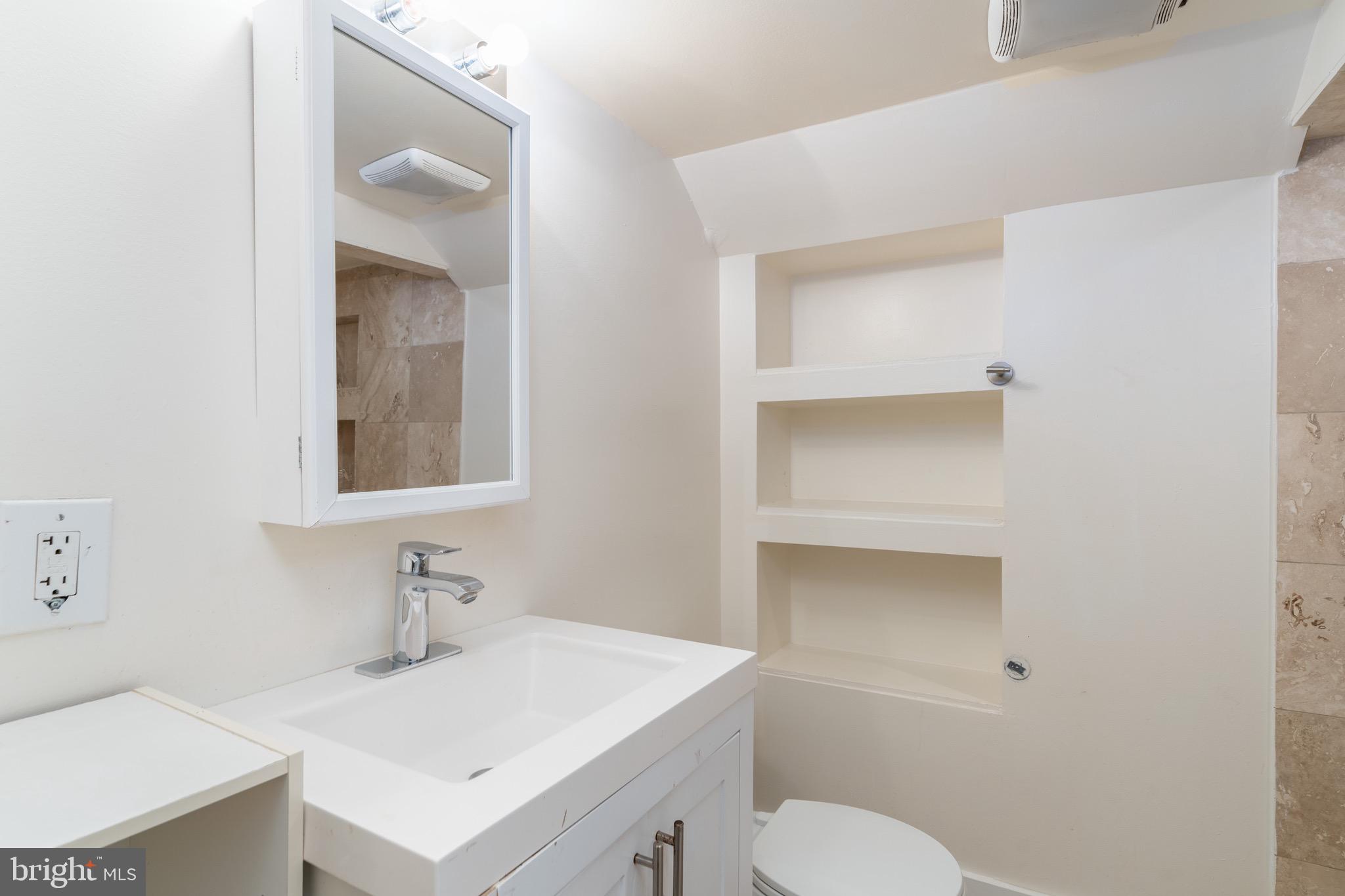 1827 S Street Northwest Washington, DC 20009 - Photo 45 of 50 Full bathroom