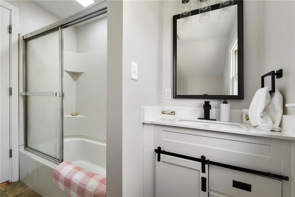 3260 McRoberts Road Pittsburgh, PA 15234 - Photo 21 of 37 Gallery Image 21