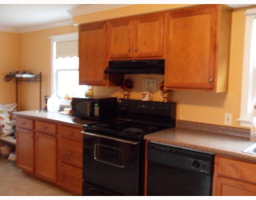 41 Quannacut Road Westerly, RI 02891 - Photo 3 of 12 Kitchen.