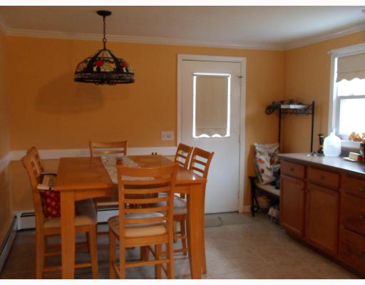 41 Quannacut Road Westerly, RI 02891 - Photo 4 of 12 Kitchen.