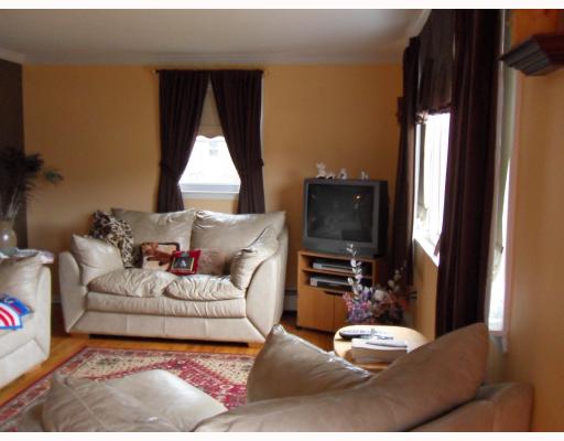 41 Quannacut Road Westerly, RI 02891 - Photo 6 of 12 Living Room.