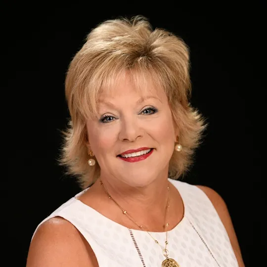 Martha Schauer, Agent in  - Compass