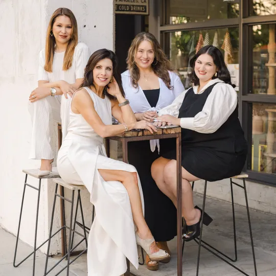 Julie Mollo Homes Group, Agent in  - Compass