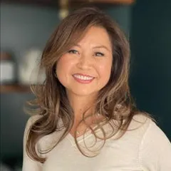 Julia Chen, Agent in  - Compass