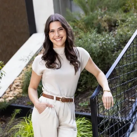 Courtney Benjamin, Agent in  - Compass