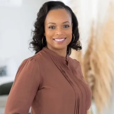 Doreisha Davis, Agent in  - Compass