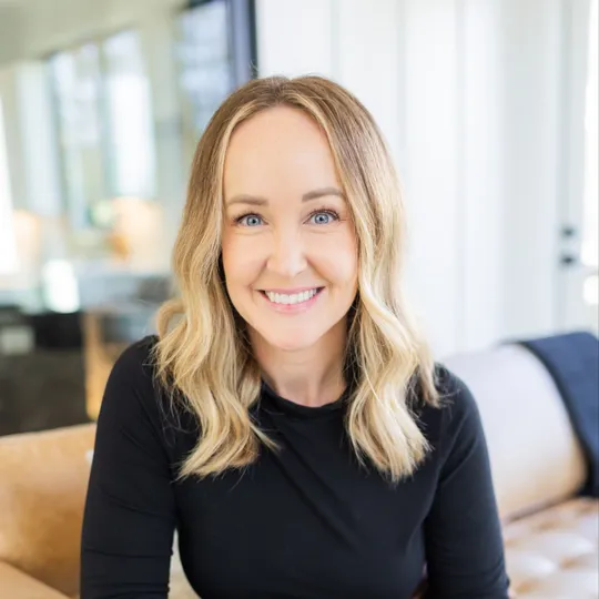 Hailey Caduff, Agent in  - Compass