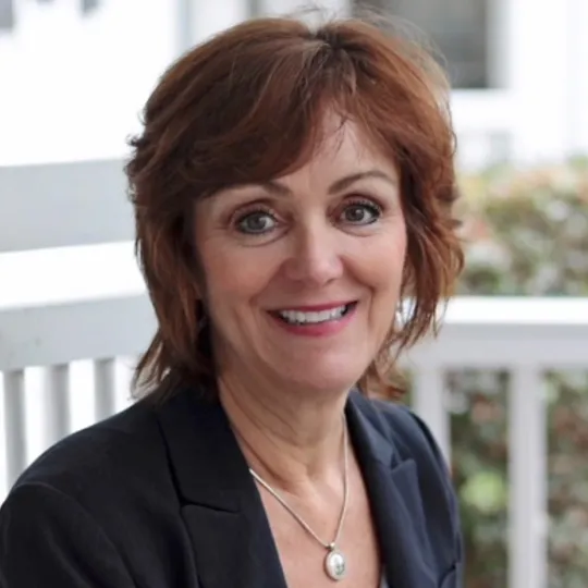 Pam Summers, Agent in  - Compass