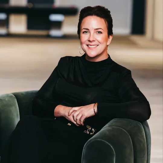 Kat Moran, Agent in  - Compass