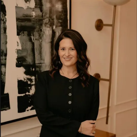 Becca Fischer, Agent in  - Compass