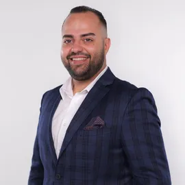 Peter Athanasopoulos, Agent in  - Compass