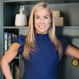 Courtney Maron, Agent in  - Compass