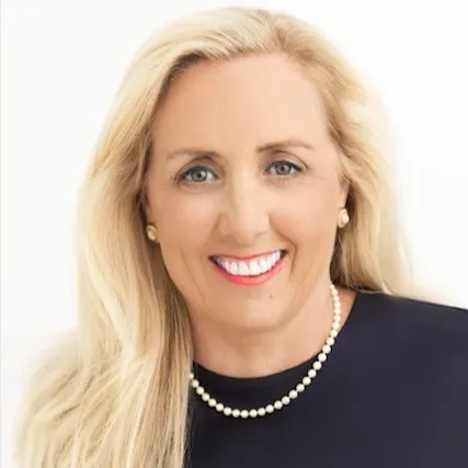 Missy McNally, Agent in  - Compass